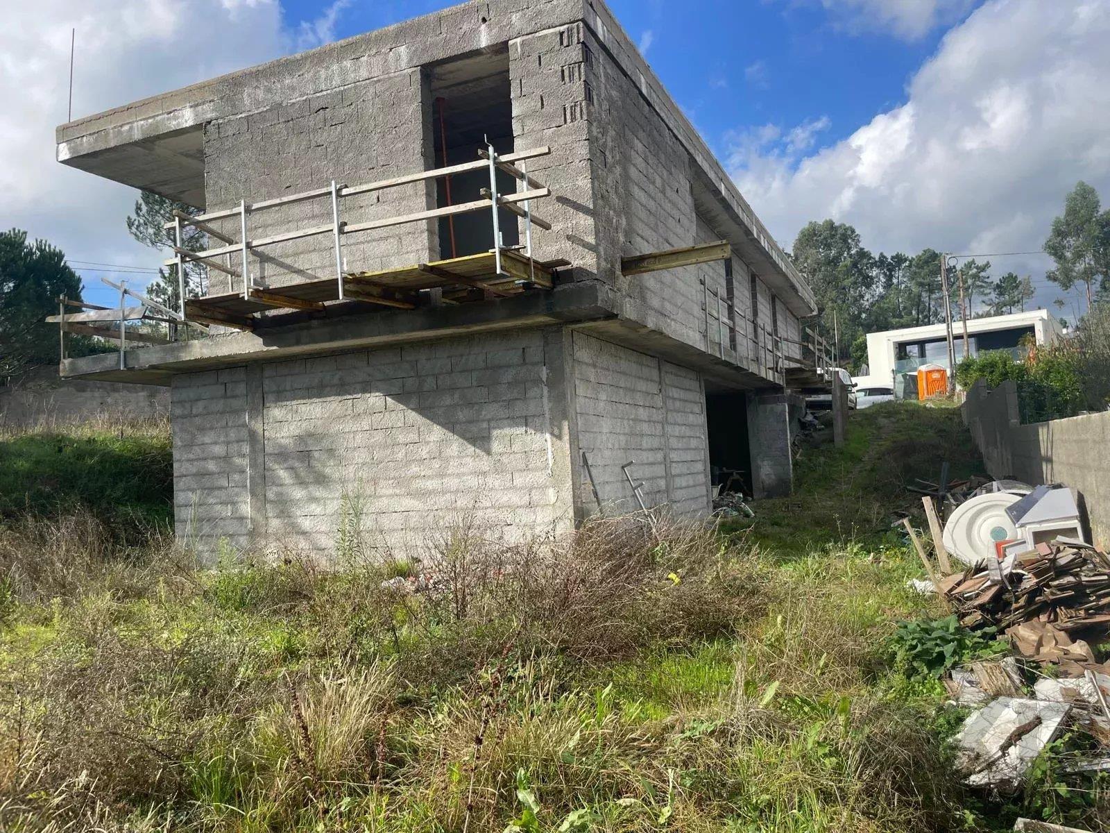Plot Of Land For Single Storey House - 3 Suites - Garage - Swimming Pool