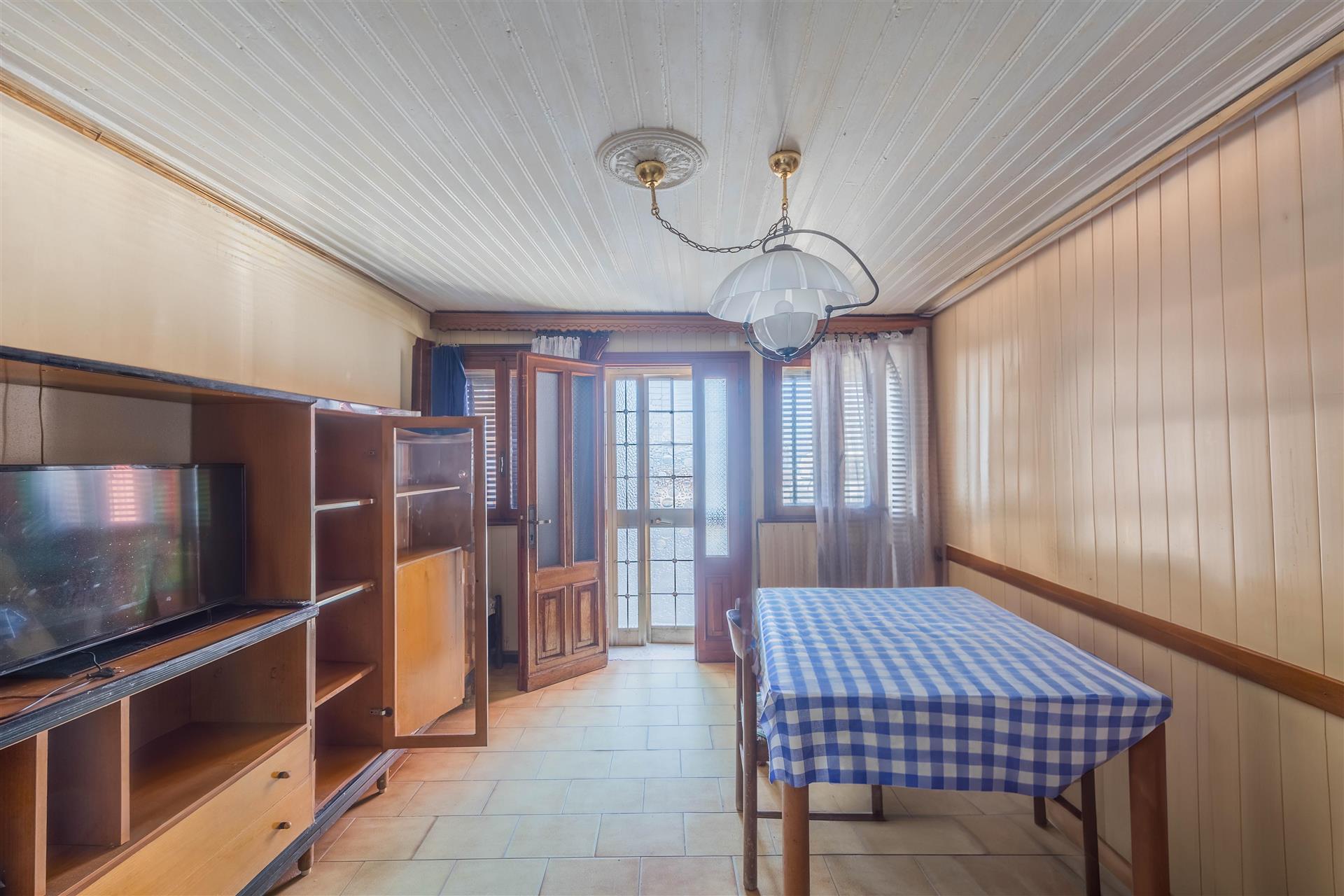 Mieszkanie do remontu w centrum Pellestriny