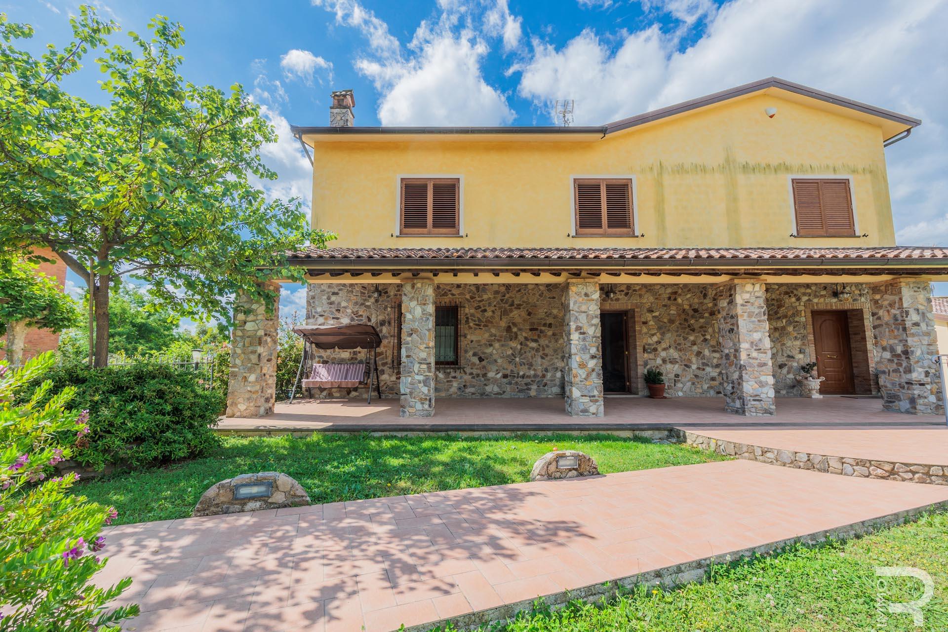 בית חצי-דו-משפחתי חדש עם נופים יפים