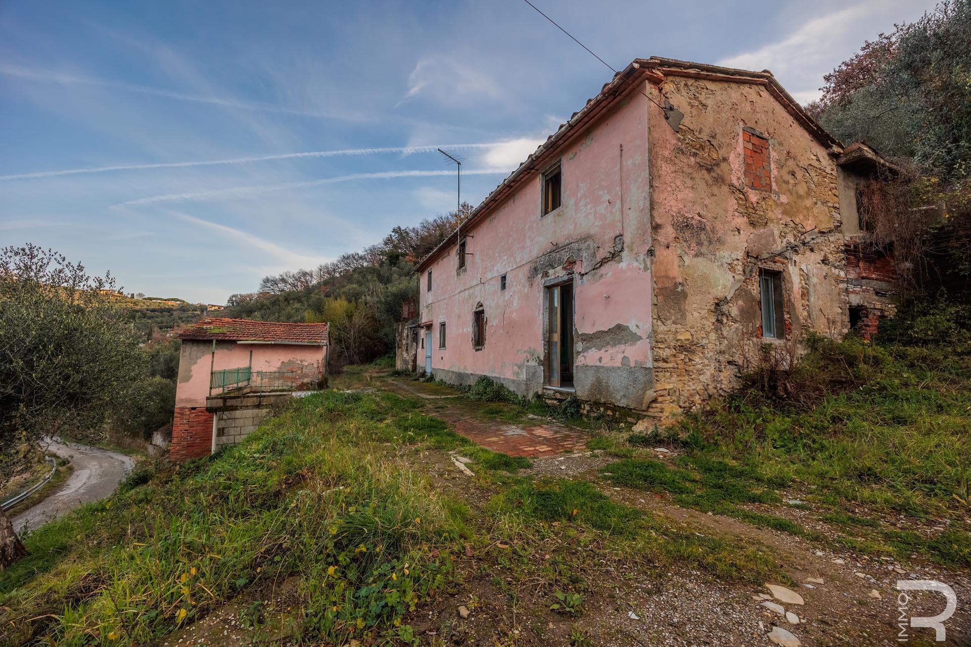 Propiedad a renovar con vistas al Montecatini Alto