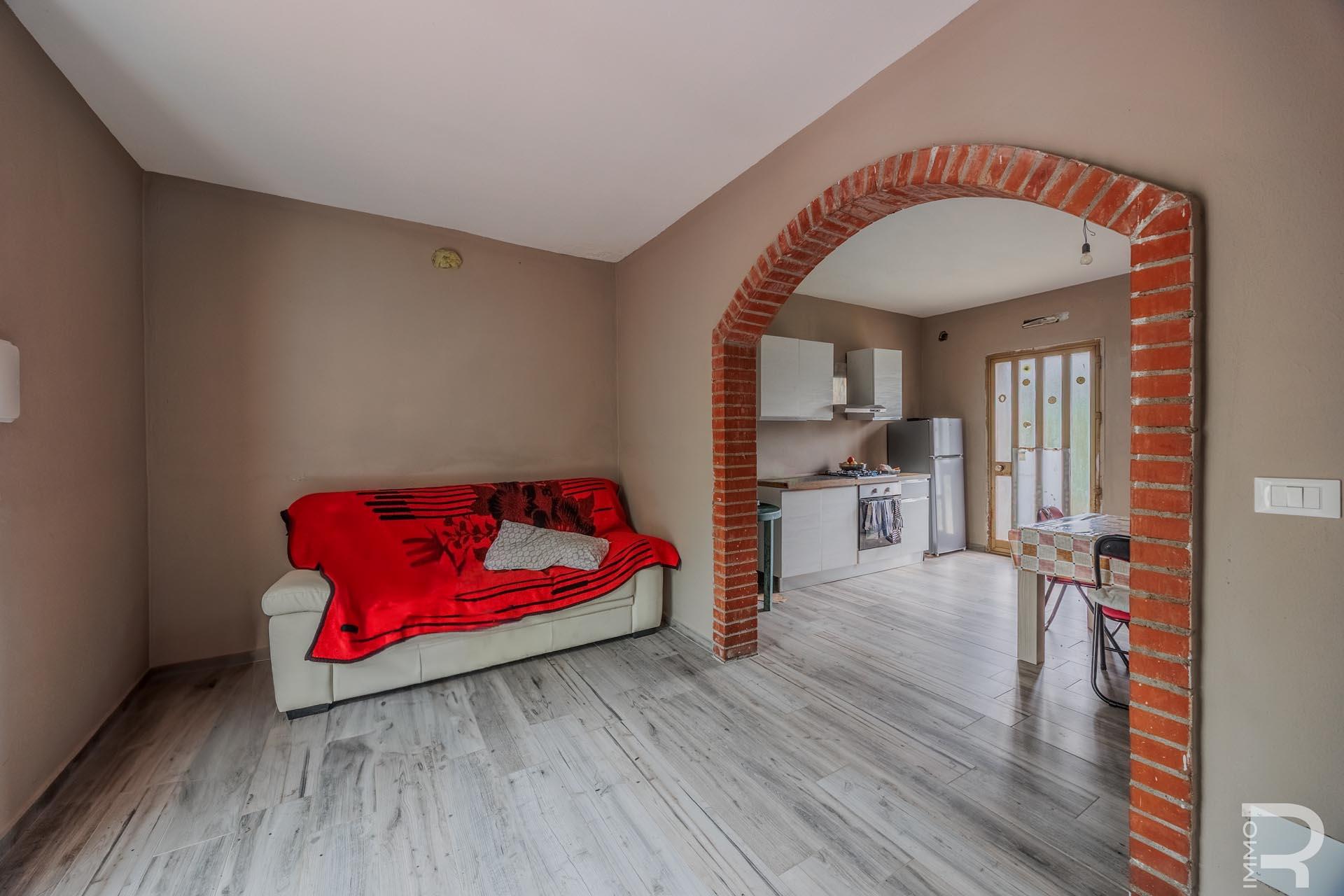 Odnowiona willa z ogrodem i tarasem