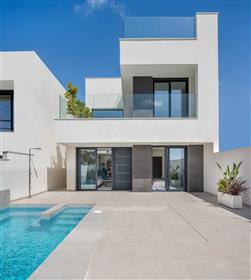Villa moderna con piscina en benijofar