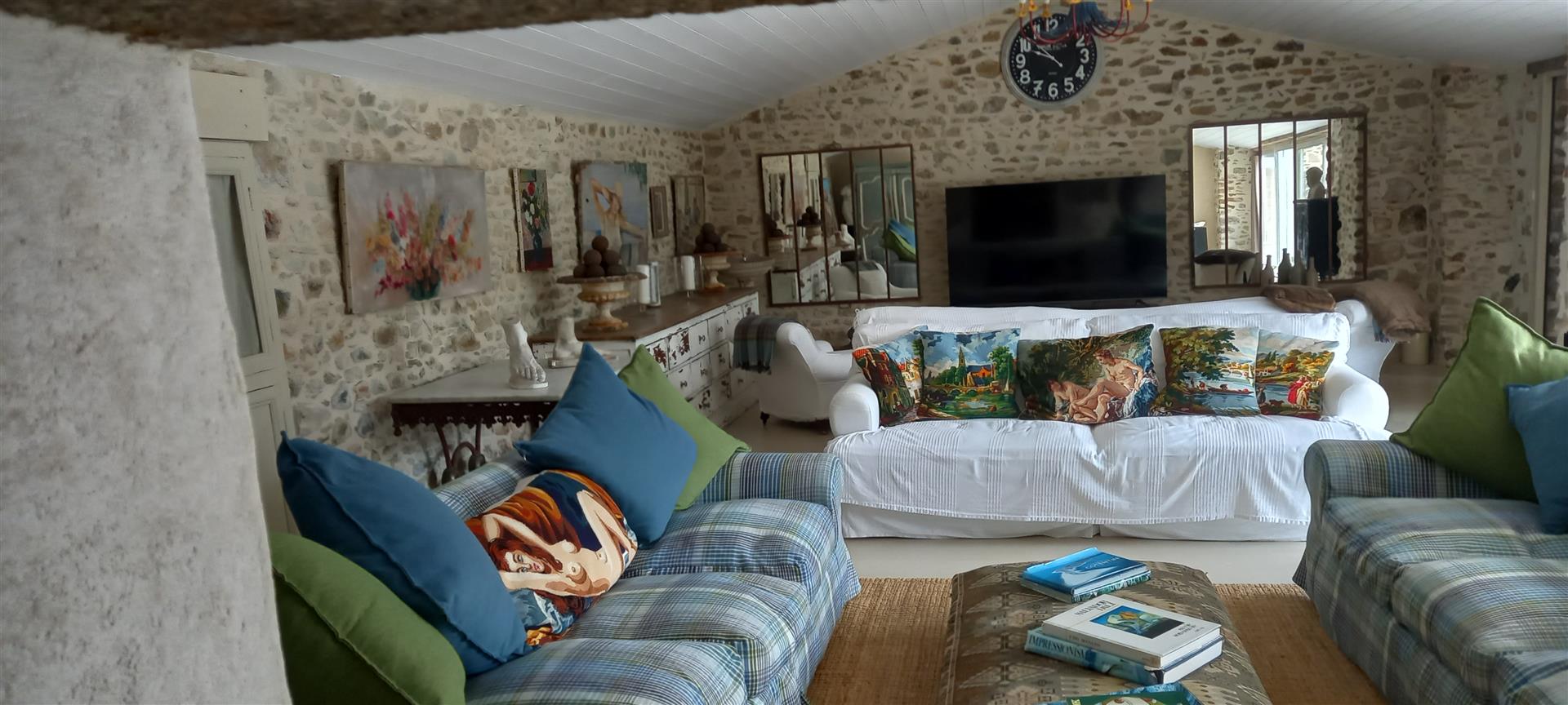 House 277m² close to the sea; Swimming pool, verandah