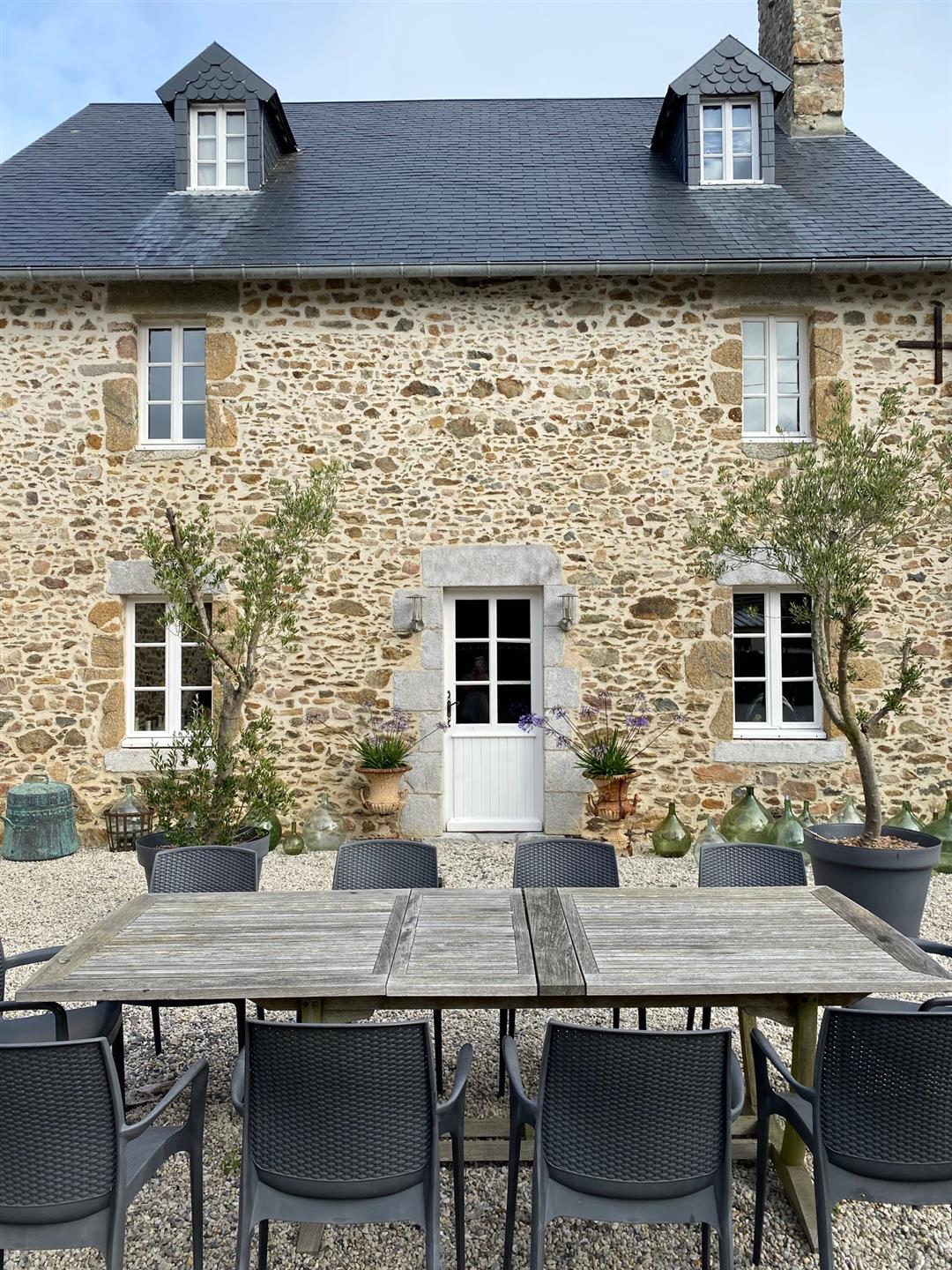 House 277m² close to the sea; Swimming pool, verandah