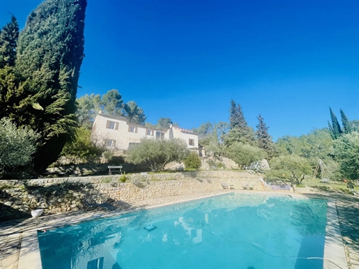 Storslået ejendom i Cotignac, Provence, med 5 soveværelser, studio, stor swimmingpool, 2 hektar oli