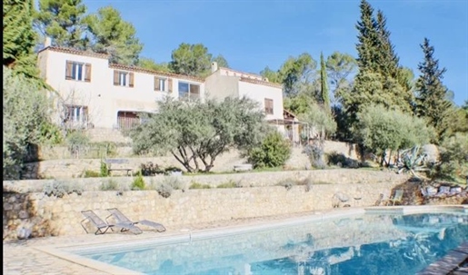 Storslået ejendom i Cotignac, Provence, med 5 soveværelser, studio, stor swimmingpool, 2 hektar oli