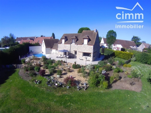 Coulommiers 77, 7-room villa with pool