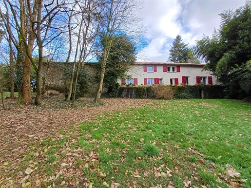 Spacious family home with 1 hectare, barn - no neighbours