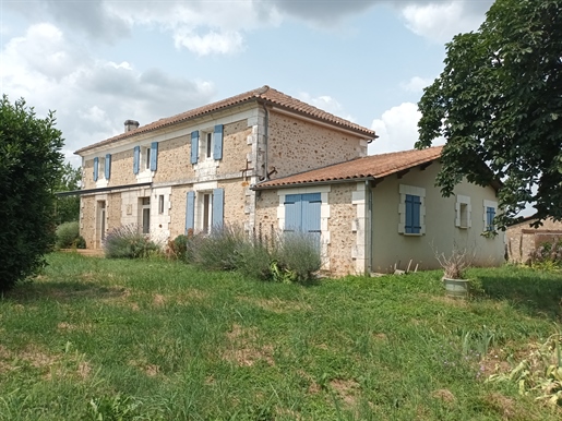 Equestrian property - 2 houses in perfect condition - 2 hectares -