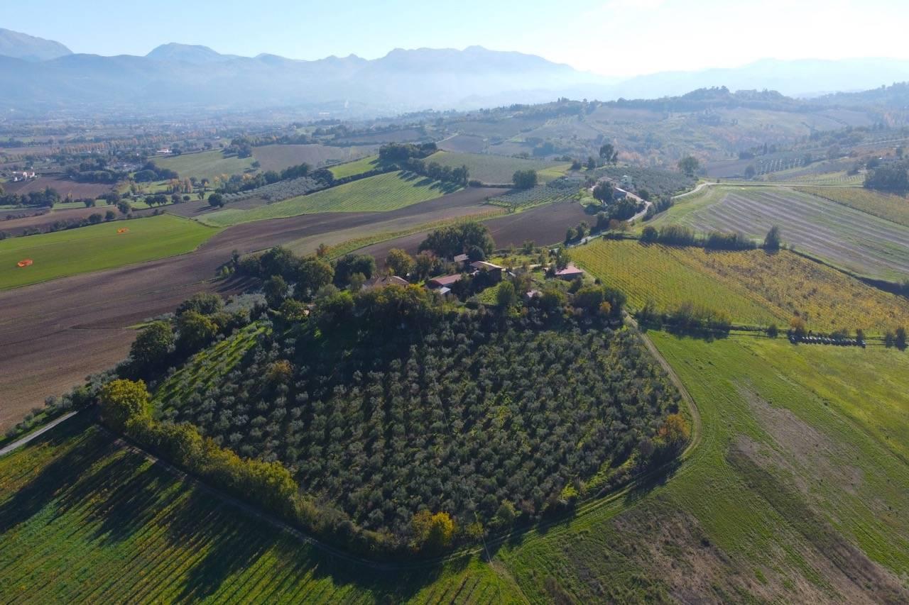 Rustico/Casale/Corte di 600 m2 a Spoleto