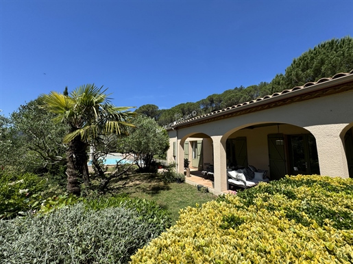 Single-Storey villa with swimming pool, garden, terraces and annex studio