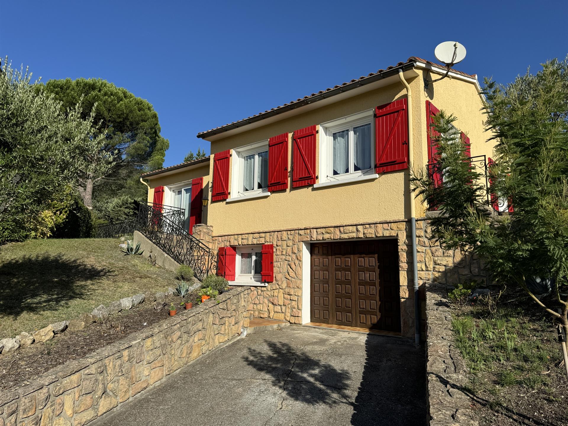 House with swimming pool and garage in Quillan