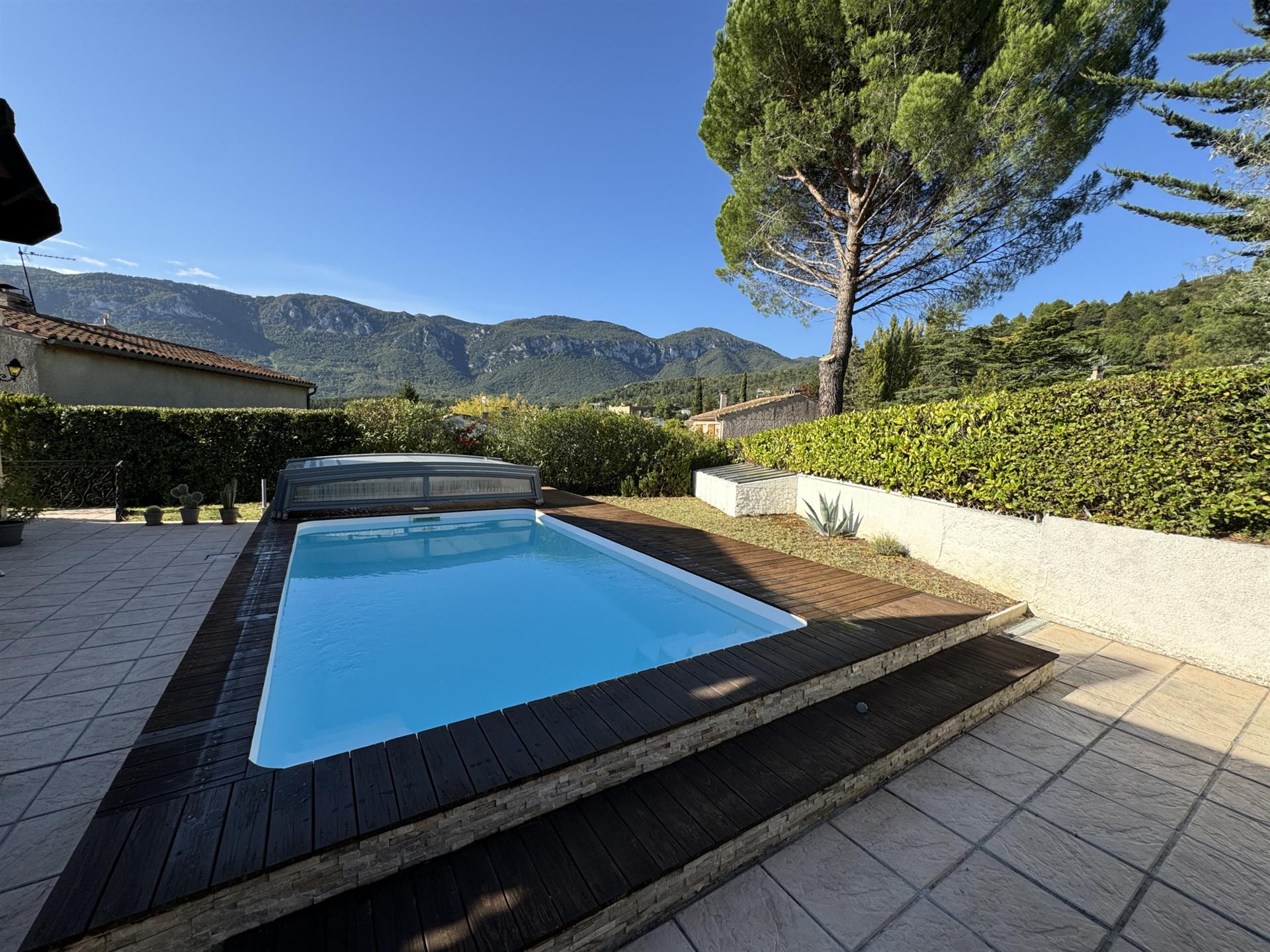 House with swimming pool and garage in Quillan