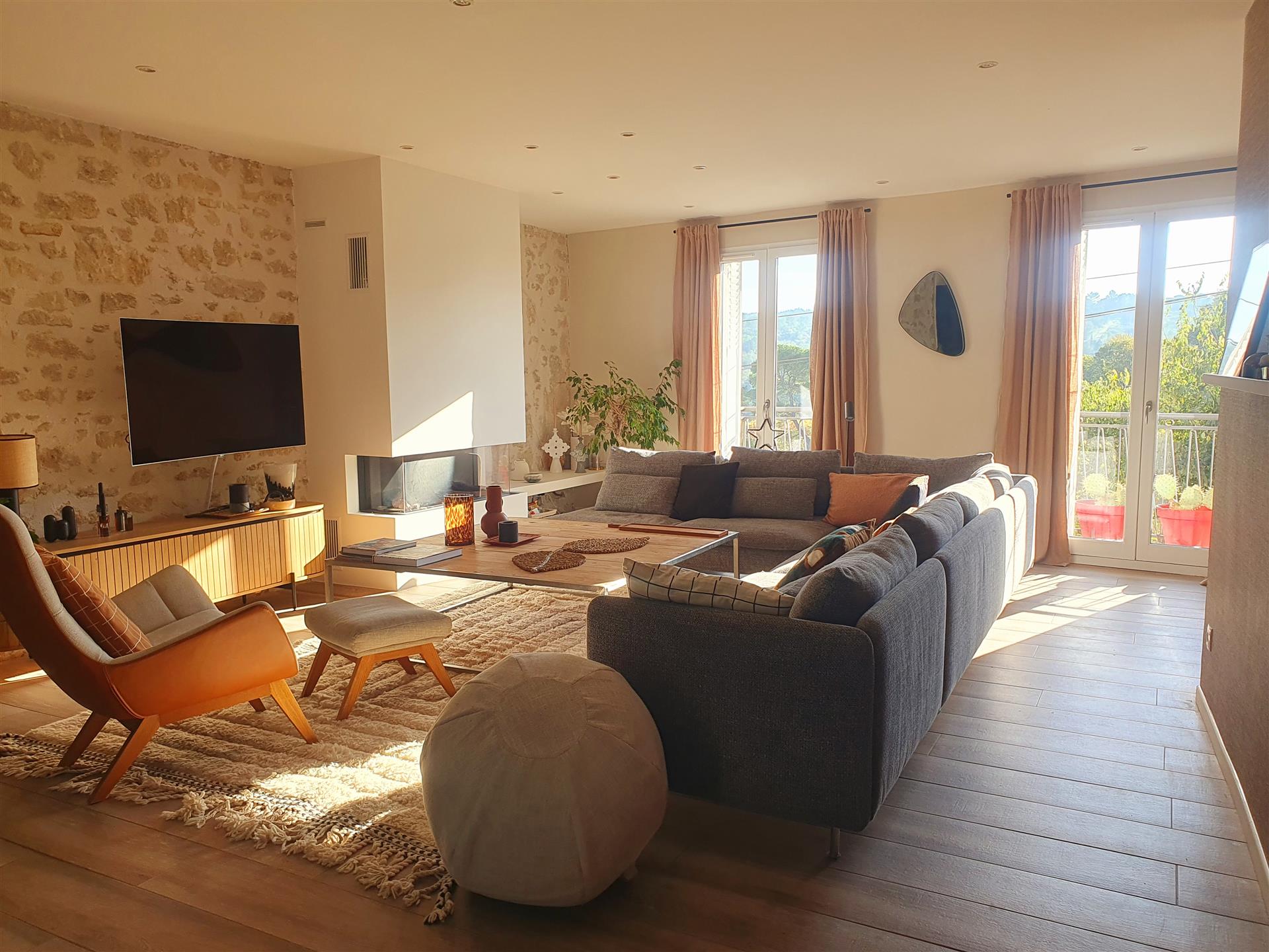 No coração de Uzès, propriedade familiar com casa de hóspedes, piscina, jardim, garagem e renda de 