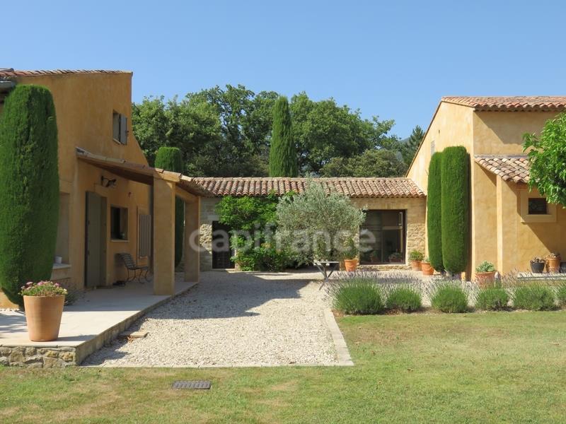 House for sale 293 m2, swimming pool, workshop plot of 7600 m2 Lourmarin (84)