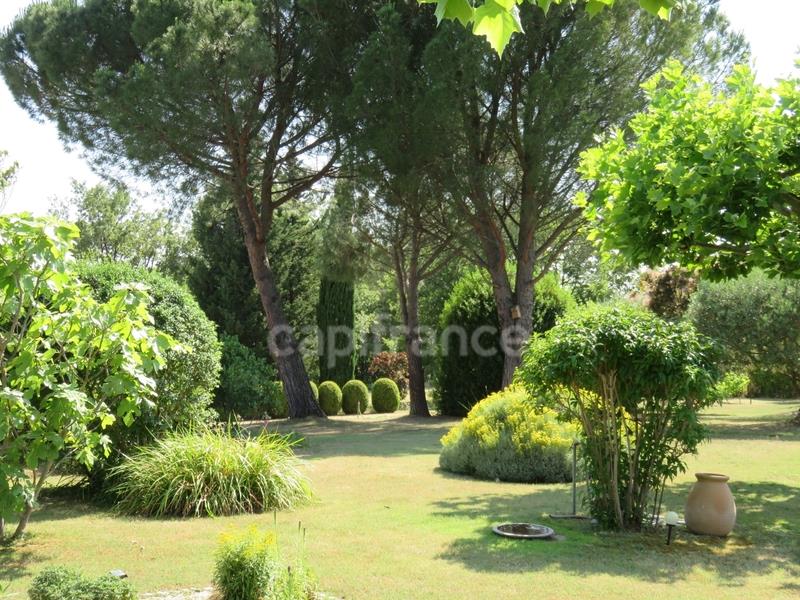 House for sale 293 m2, swimming pool, workshop plot of 7600 m2 Lourmarin (84)
