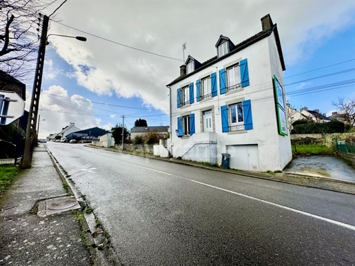 Exclusivité - Carhaix - Maison De Ville Sur Cave Avec Joli Jardin Et ...