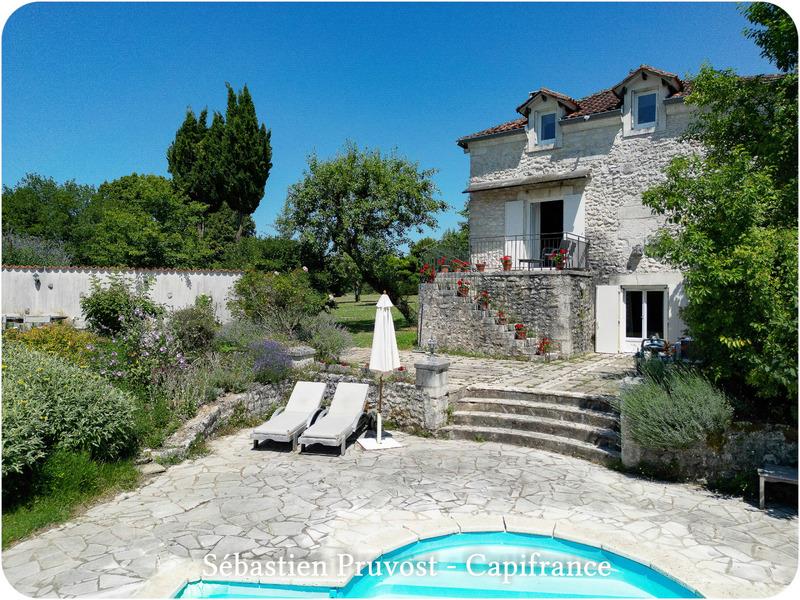 Property for sale 5 rooms near Brantome (24), 180m2 hab., 4 bedrooms, gîte 30m2, swimming pool 12x6