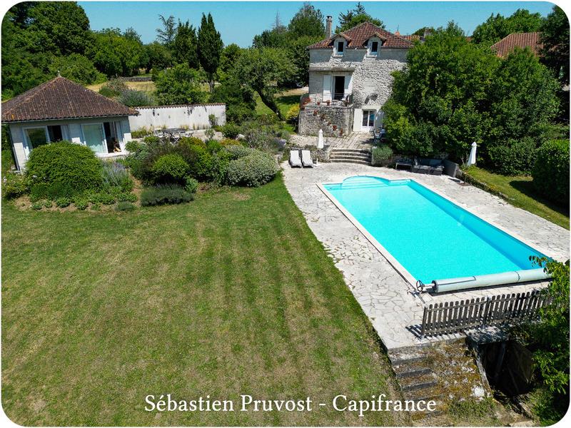 Property for sale 5 rooms near Brantome (24), 180m2 hab., 4 bedrooms, gîte 30m2, swimming pool 12x6
