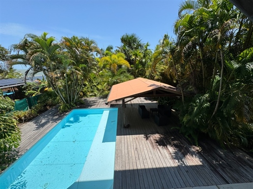 We fell in love with this charming house with sea view on the Bourda side in Cayenne