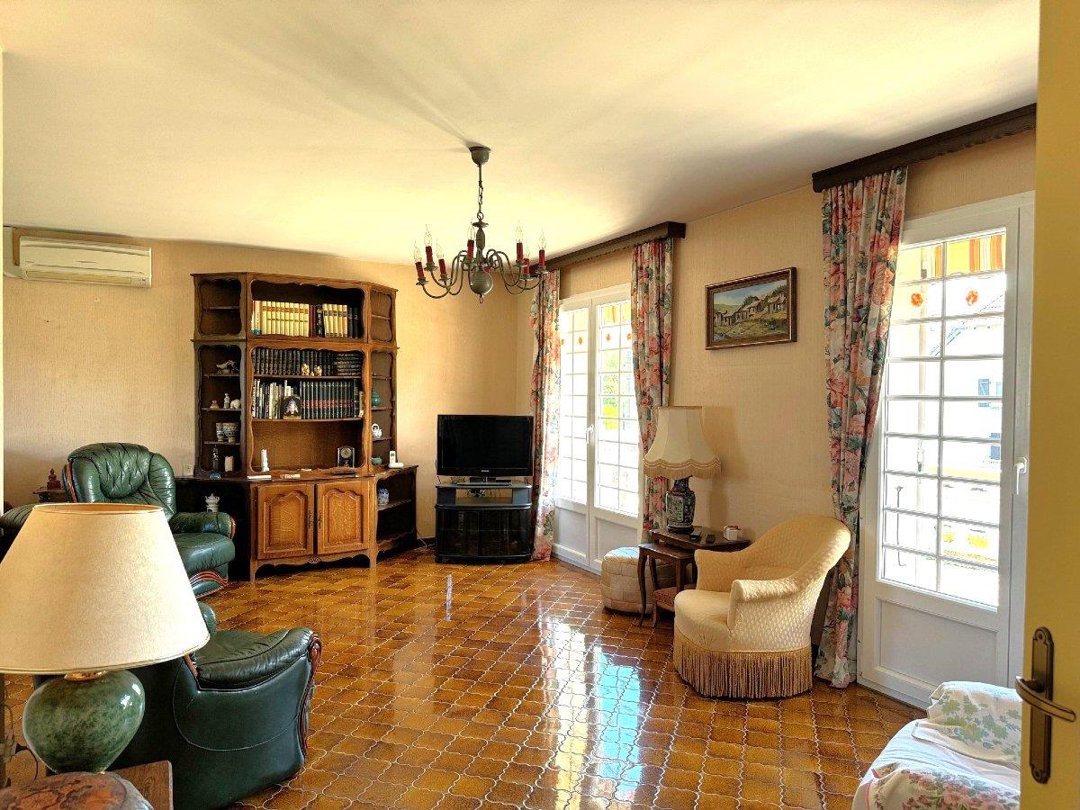 Compra: Vivenda (90300)