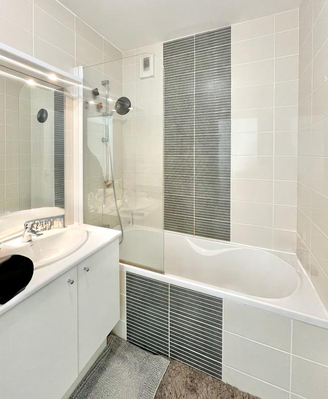 2-Room apartment for sale with tenant in place, in Nantes (44), Hauts-Pavés district, Monselet. Resi