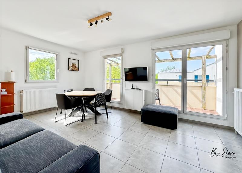 Duplex excepțional — terasă pe acoperiș, vedere panoramică, etaj.