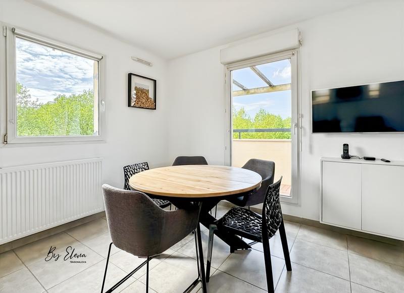 Duplex excepțional — terasă pe acoperiș, vedere panoramică, etaj.