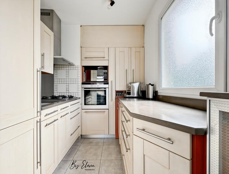 Duplex excepțional — terasă pe acoperiș, vedere panoramică, etaj.