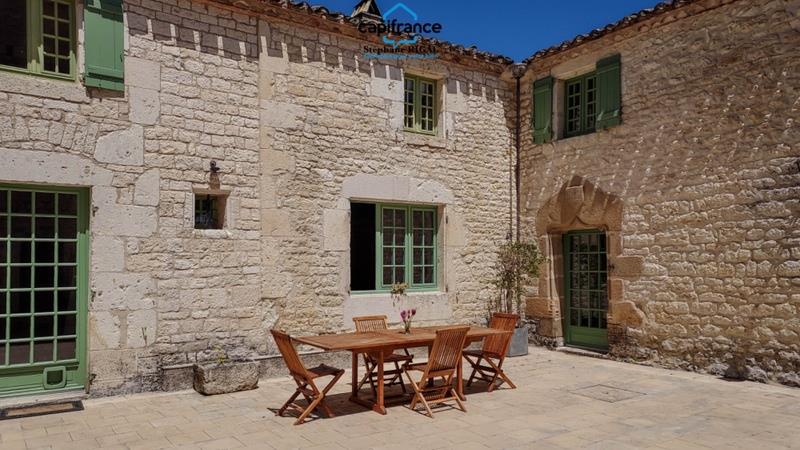 Property for sale 12 rooms, 420m2 + 100m2 living space on 18ha of land
