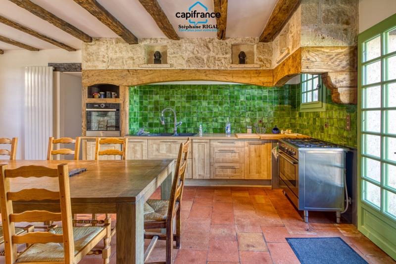 Property for sale 12 rooms, 420m2 + 100m2 living space on 18ha of land
