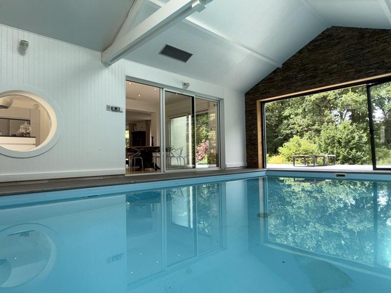 Ardon, near Orléans, Limere golf course, for sale architect-designed house, with garden and swimming