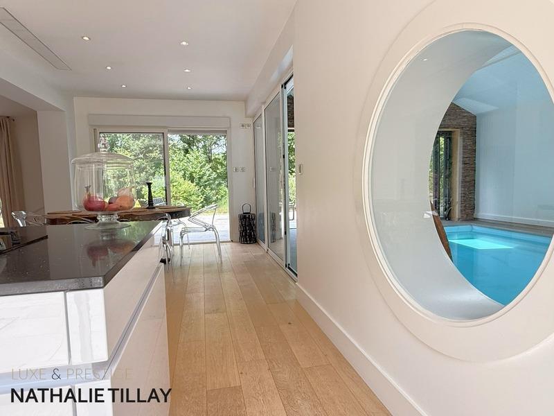 Ardon, near Orléans, Limere golf course, for sale architect-designed house, with garden and swimming
