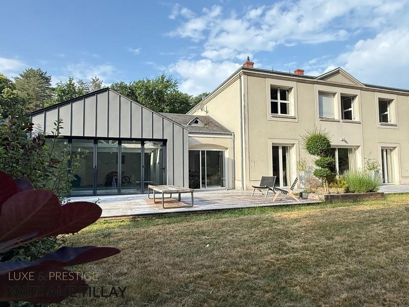 Ardon, near Orléans, Limere golf course, for sale architect-designed house, with garden and swimming