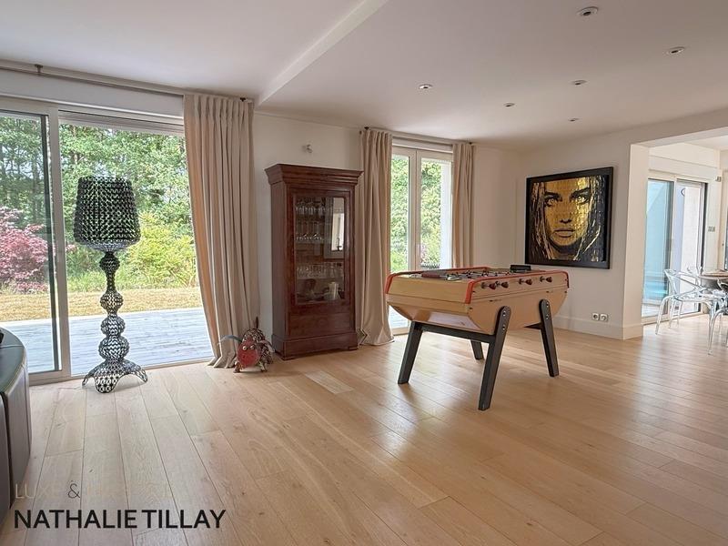 Ardon, near Orléans, Limere golf course, for sale architect-designed house, with garden and swimming