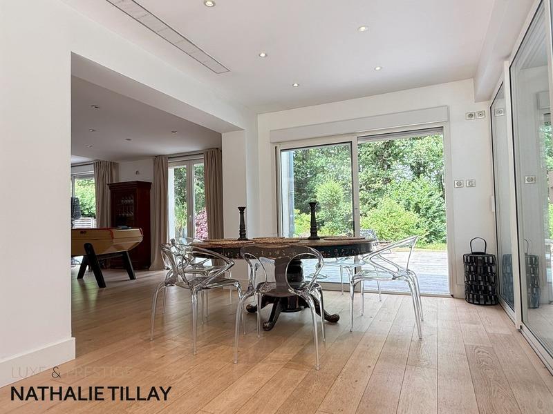 Ardon, near Orléans, Limere golf course, for sale architect-designed house, with garden and swimming