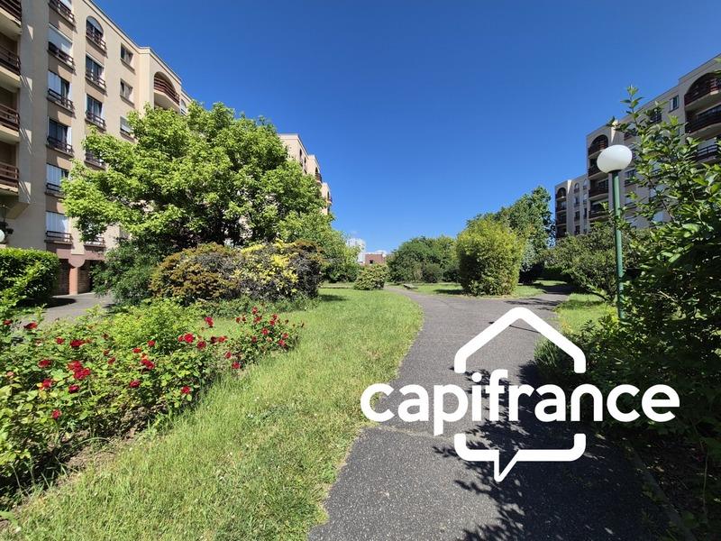 For Sale – Gennevilliers, Bright 3-room apartment with balcony, parking, cellar and garden (92)