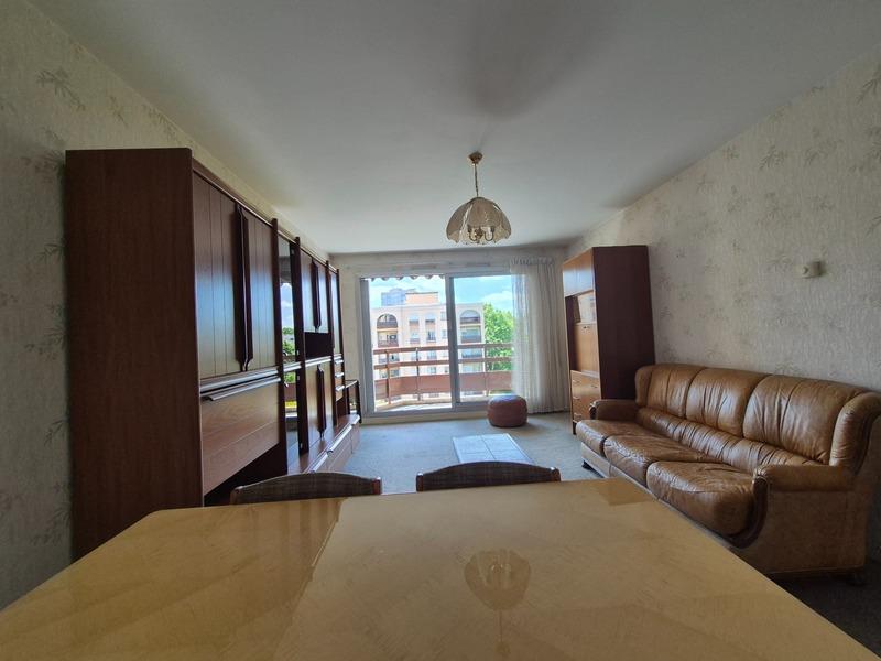 For Sale – Gennevilliers, Bright 3-room apartment with balcony, parking, cellar and garden (92)