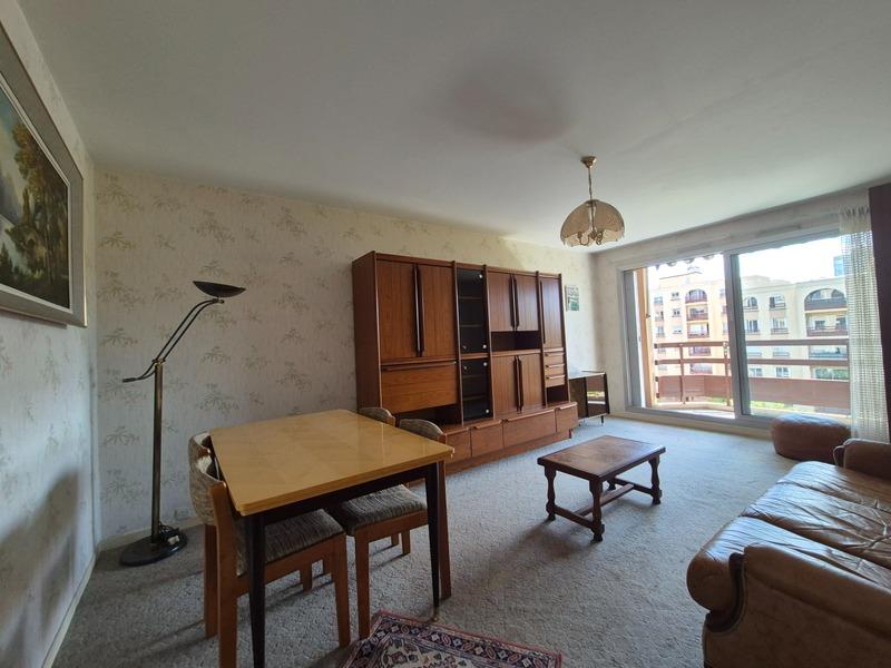 For Sale – Gennevilliers, Bright 3-room apartment with balcony, parking, cellar and garden (92)