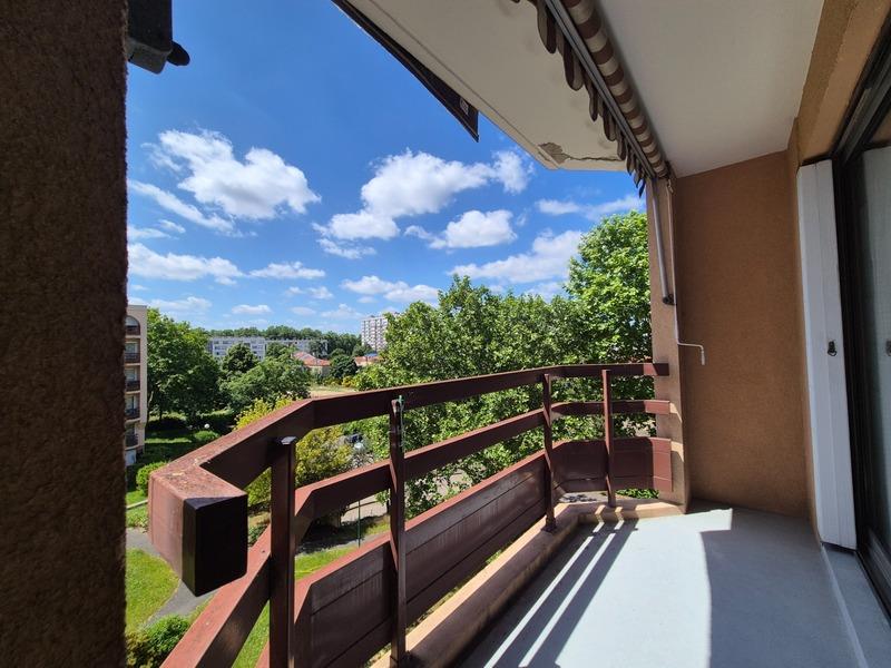 For Sale – Gennevilliers, Bright 3-room apartment with balcony, parking, cellar and garden (92)