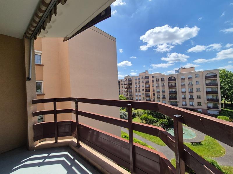 For Sale – Gennevilliers, Bright 3-room apartment with balcony, parking, cellar and garden (92)