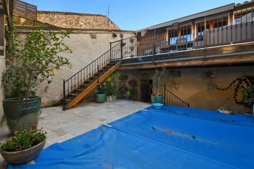 Character house with garage, swimming pool and terraces in Causses-et-Veyran