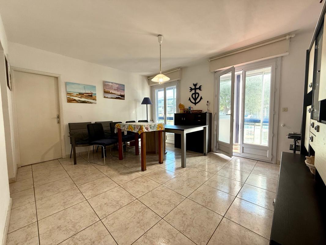 5-room apartment in the heart of the city close to the beach and shops