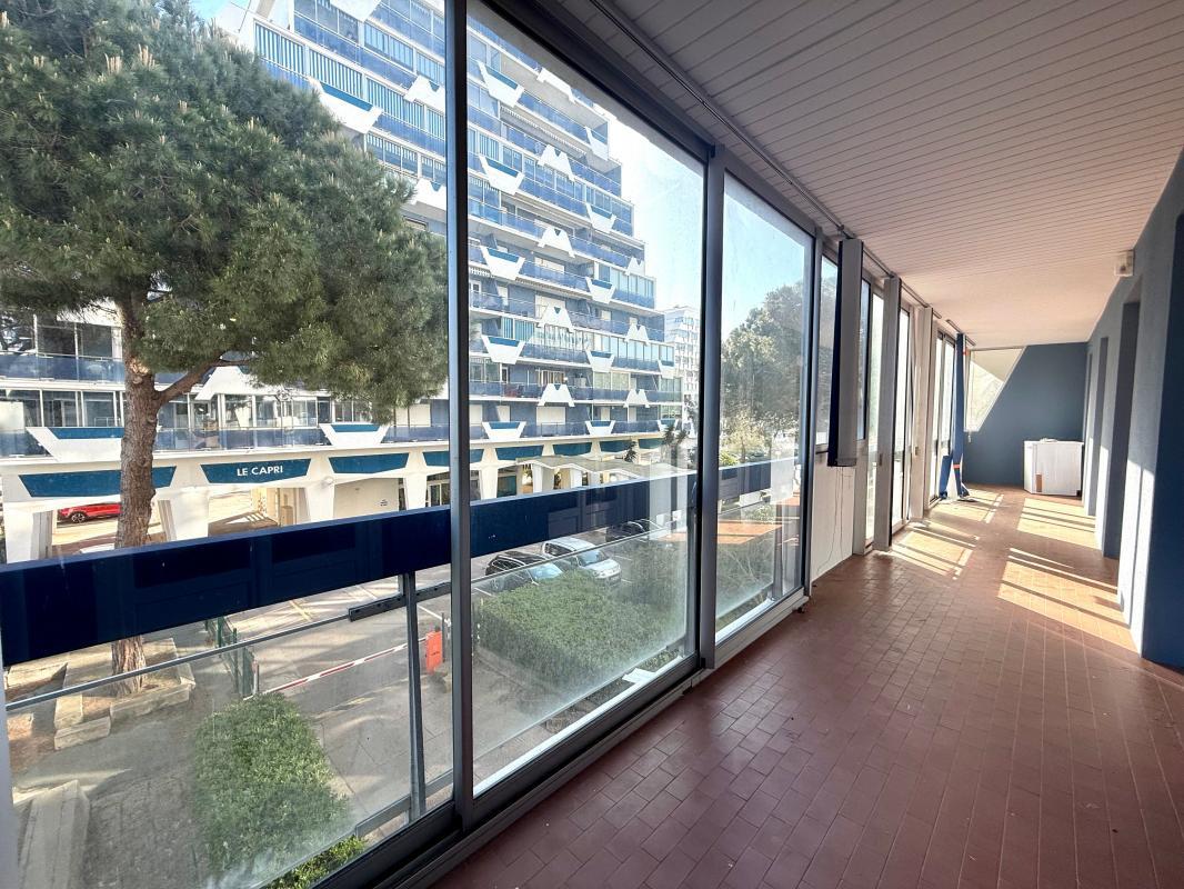 5-room apartment in the heart of the city close to the beach and shops