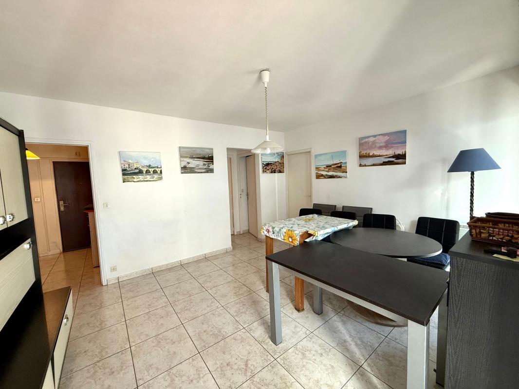 5-room apartment in the heart of the city close to the beach and shops