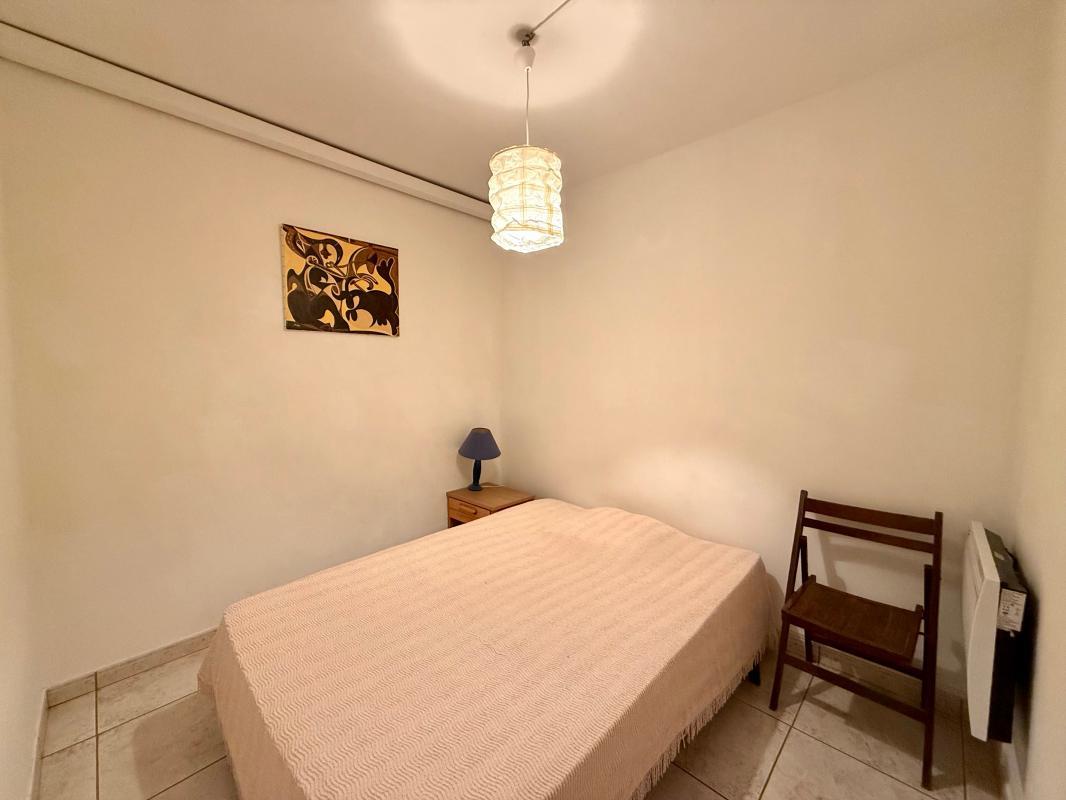5-room apartment in the heart of the city close to the beach and shops