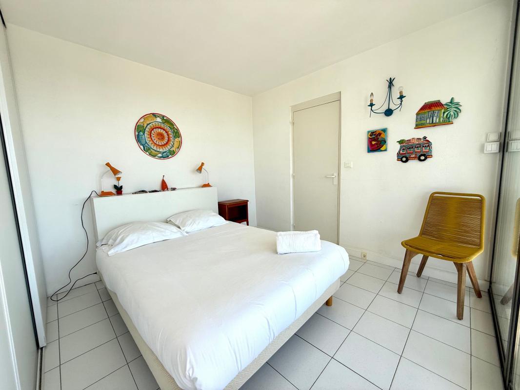 Superb 3 Bedroom Apartment 50m from the Beach – South Facing Terrace