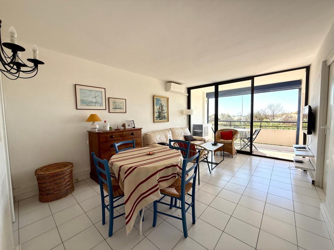 Superb 3 Bedroom Apartment 50m from the Beach – South Facing Terrace