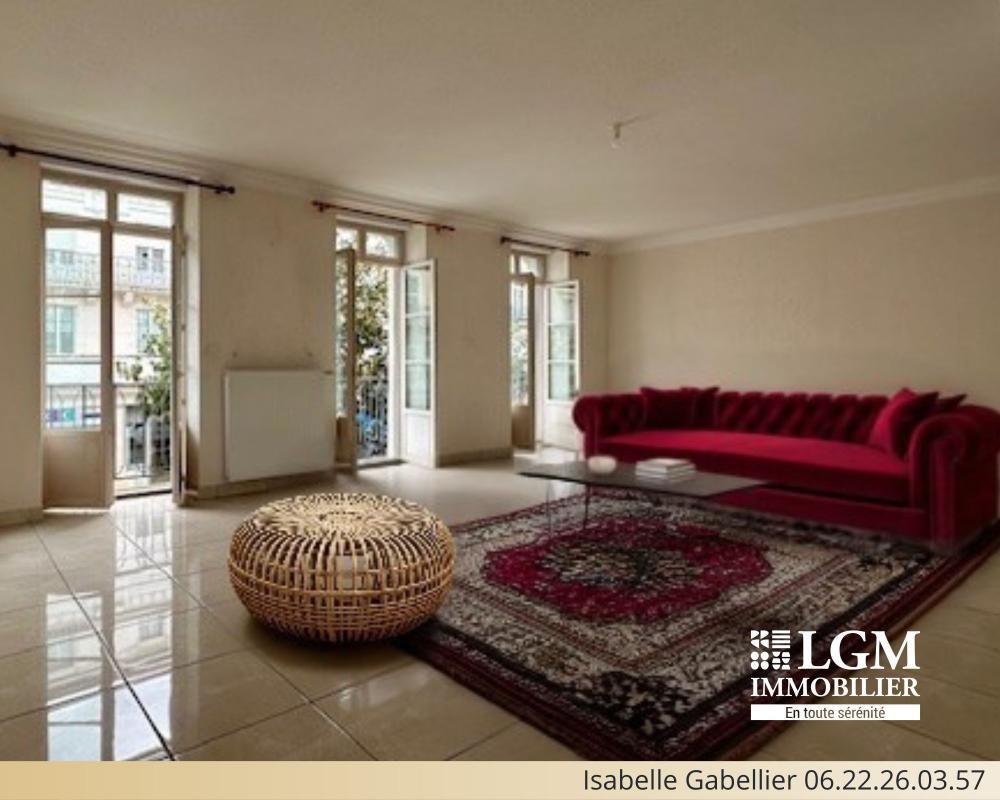 Vichy centre, quartier prisé, appartement de 126m2 4 pièces, dans une résidence privée sécurisée
