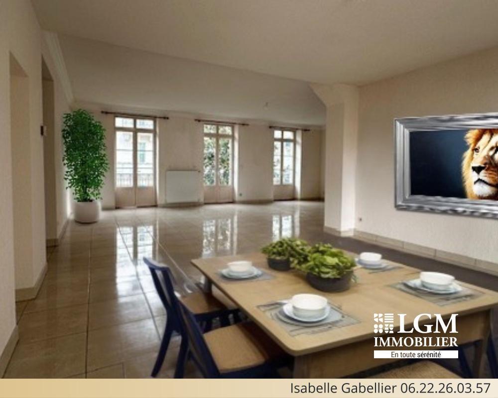 Vichy centre, quartier prisé, appartement de 126m2 4 pièces, dans une résidence privée sécurisée
